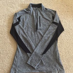 Women’s North Face 1/4-zip Sweatshirt